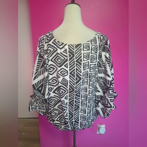 Chico's Ladies White & Black Polyester Summer Poncho Top (Size 2) - Picture 4 of 7